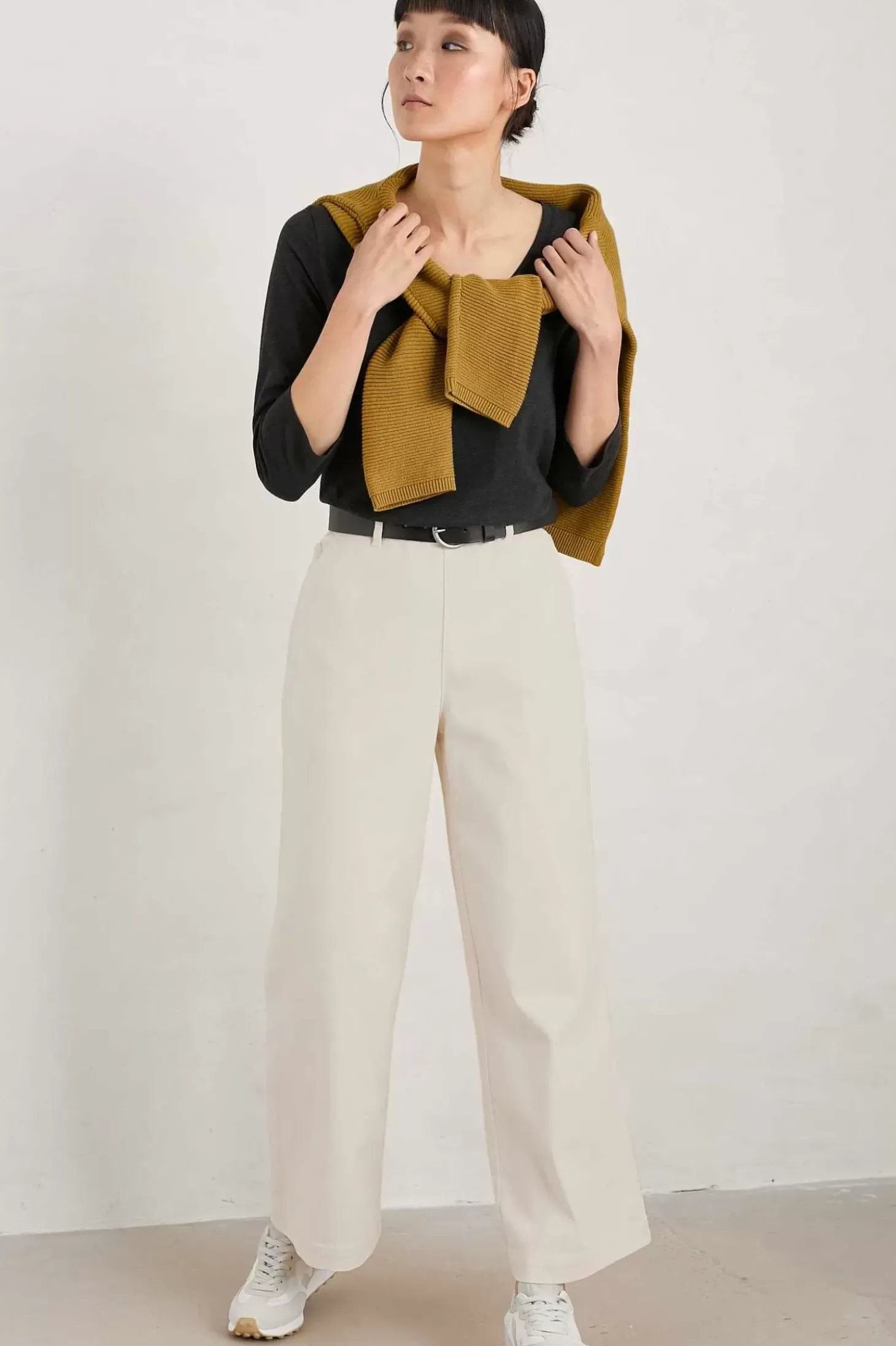 Alighting 3/4 Sleeve V-Neck Jersey Top
