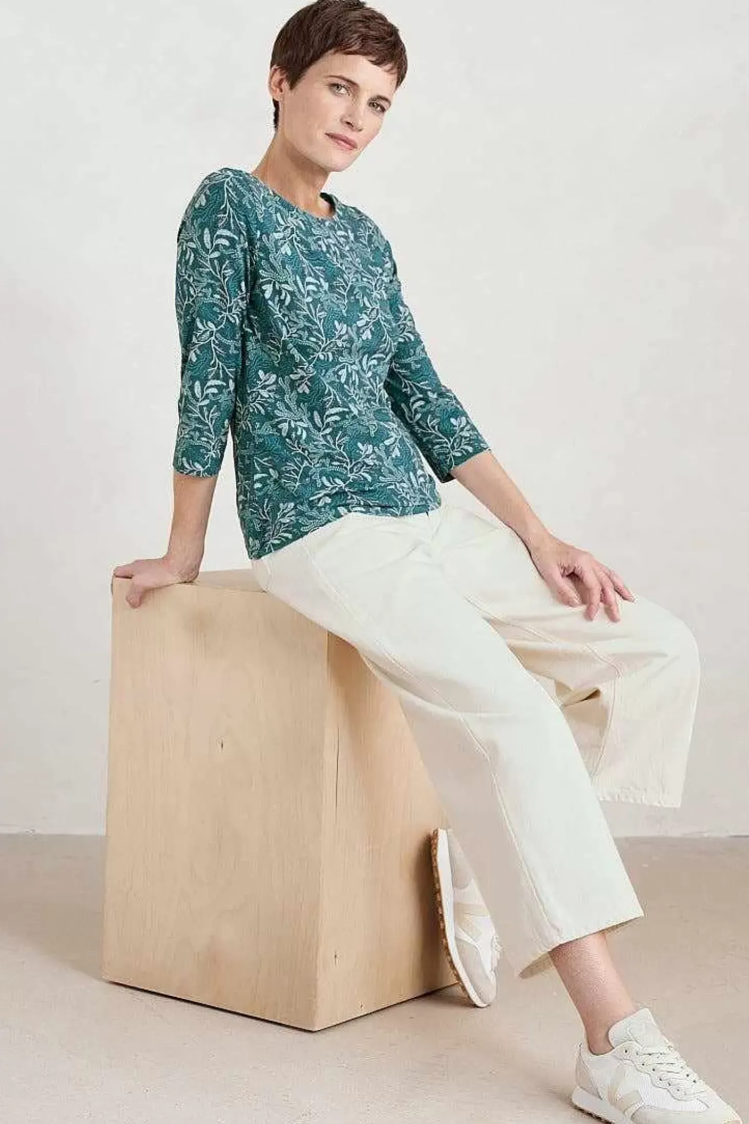 Easel 3/4 Sleeve Top
