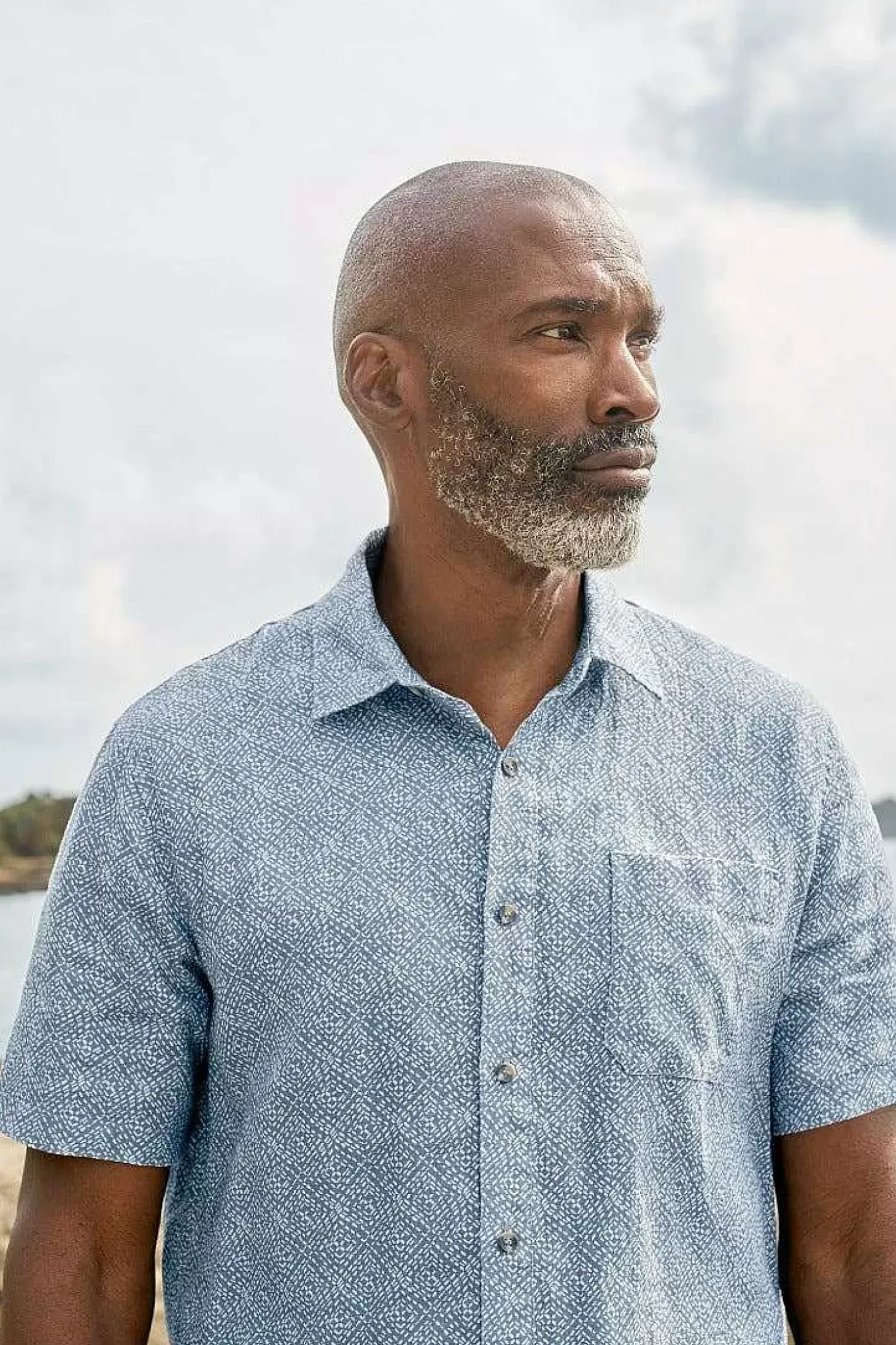 Men's Blue Heron Printed Short Sleeve Shirt